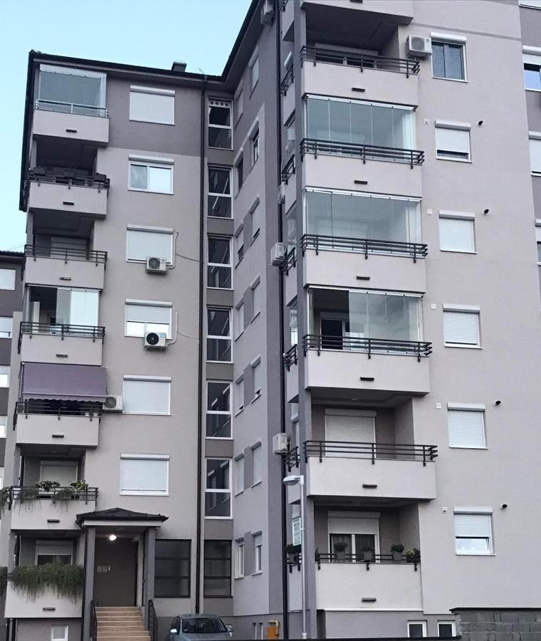 River Apartment Paracin Exterior photo